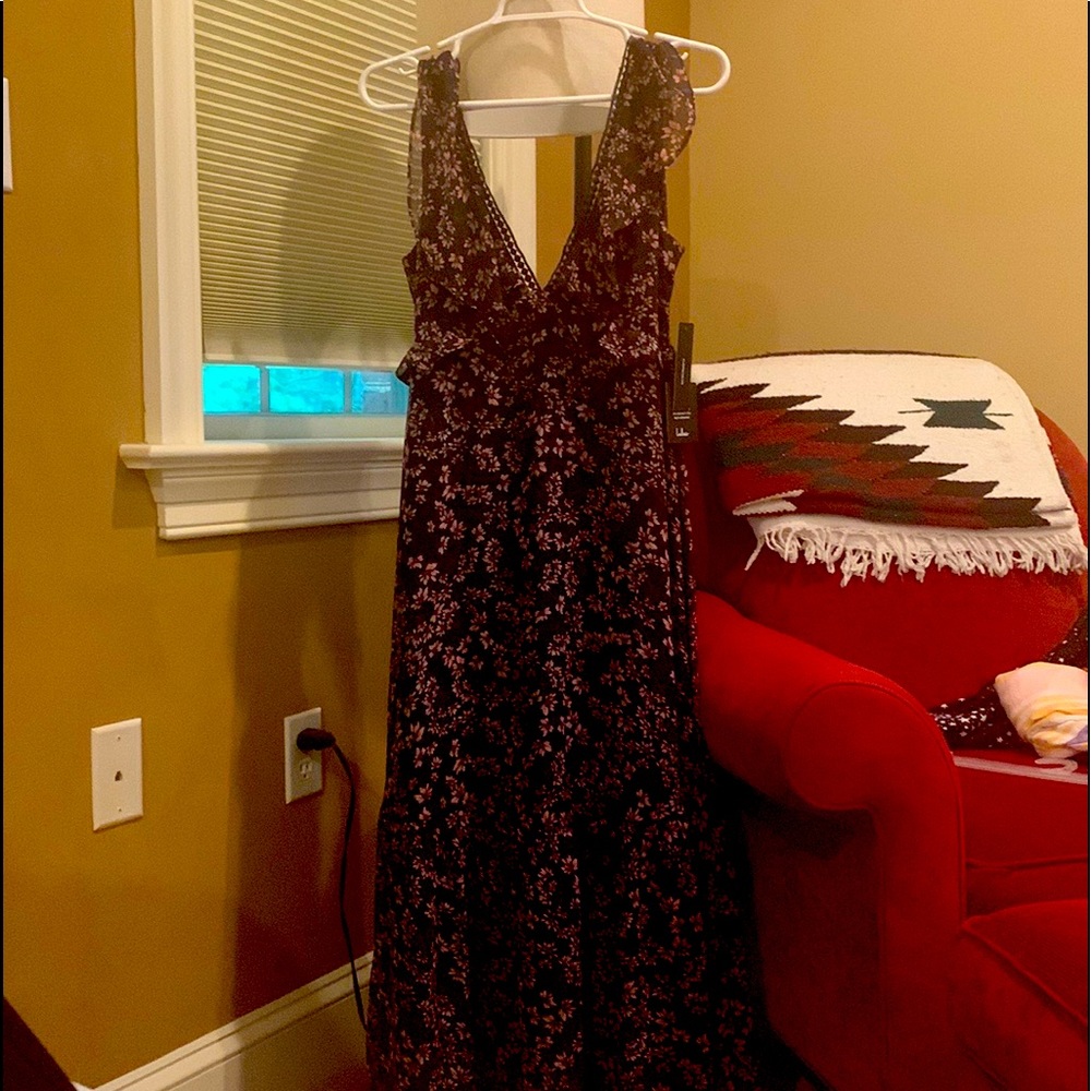Stunning purple maxi dress with flowers . Has deep v in front and back w/ruffles